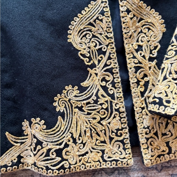 Elegant Black and Gold Women's Blazer - Picture 5 of 16